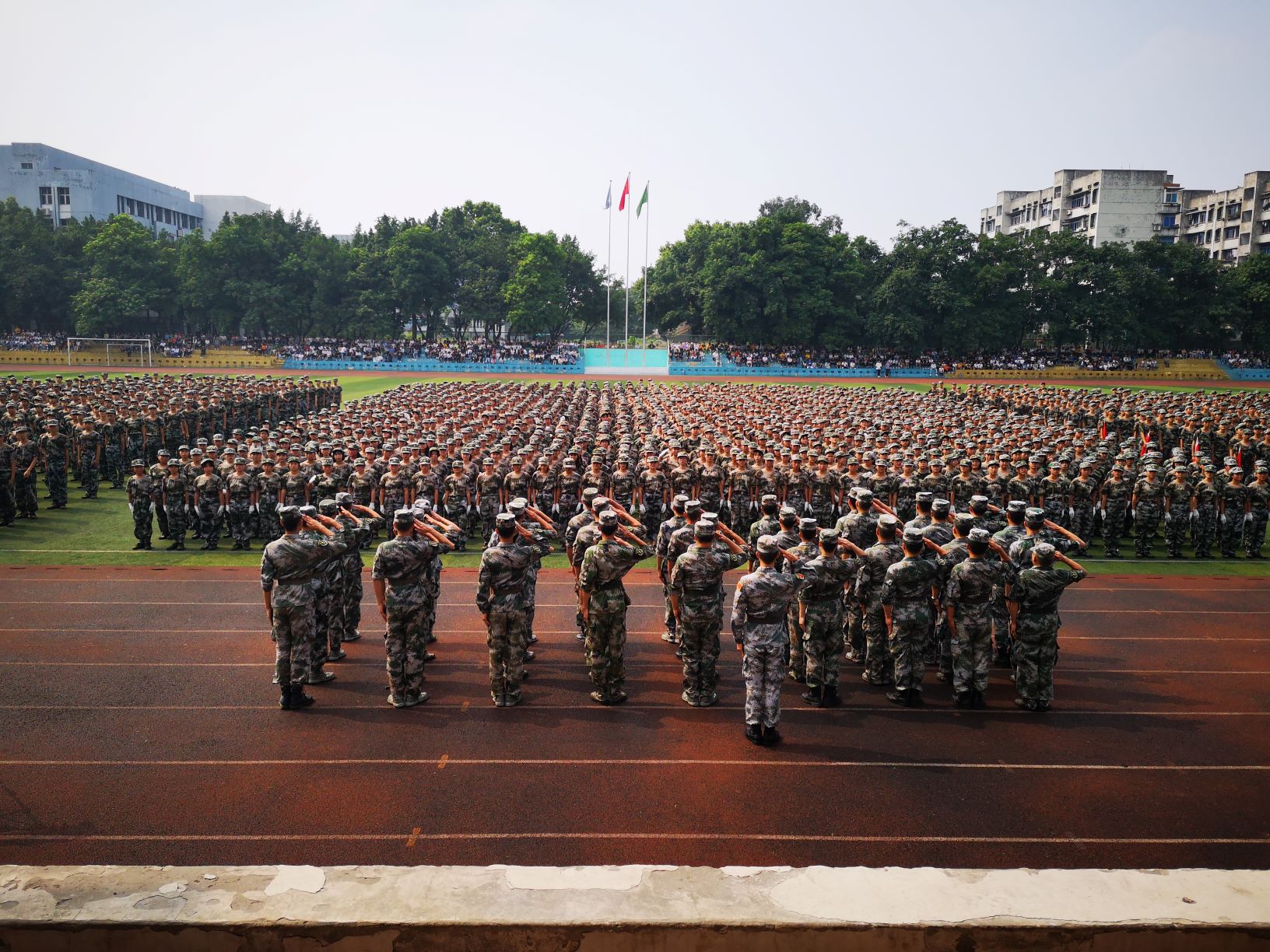 军训场上